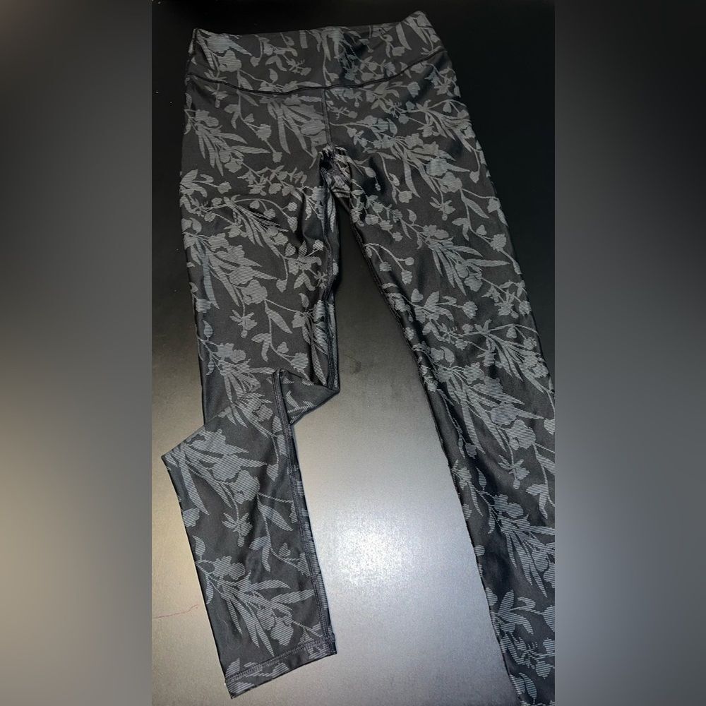Fabletics  Mid-Rise Floral PowerHold Leggings Size Small EUC